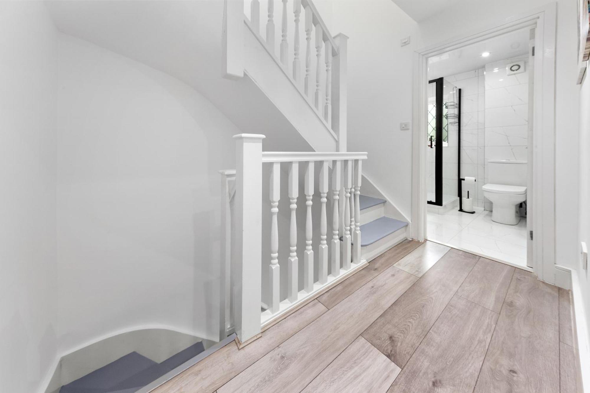 Apartment The Sapphire Retreat! 5 Mins To Harry Potter World!