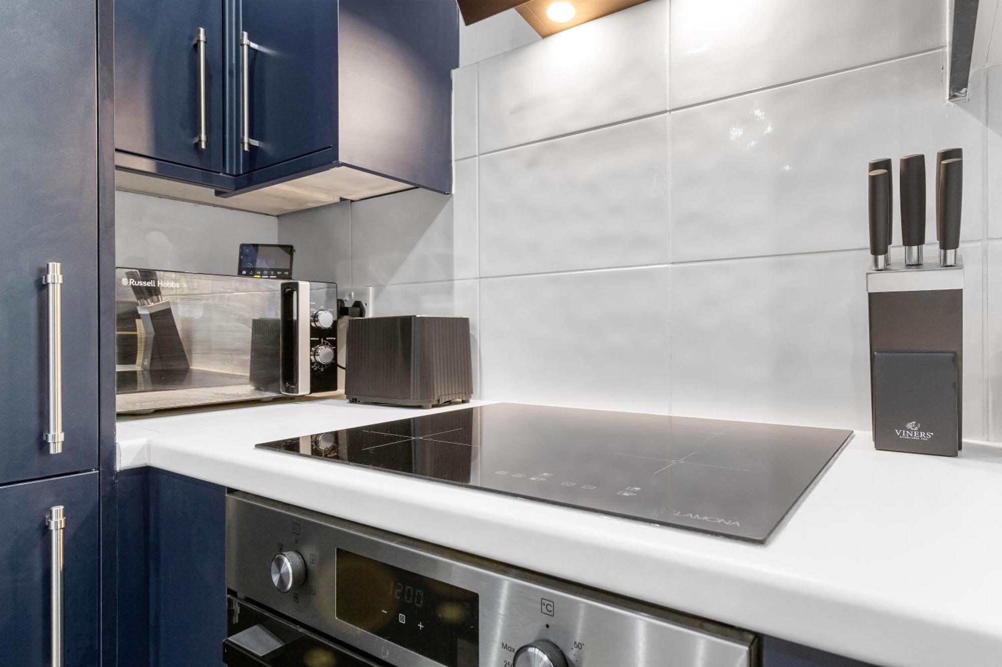 Apartment The Sapphire Retreat! 5 Mins To Harry Potter World!