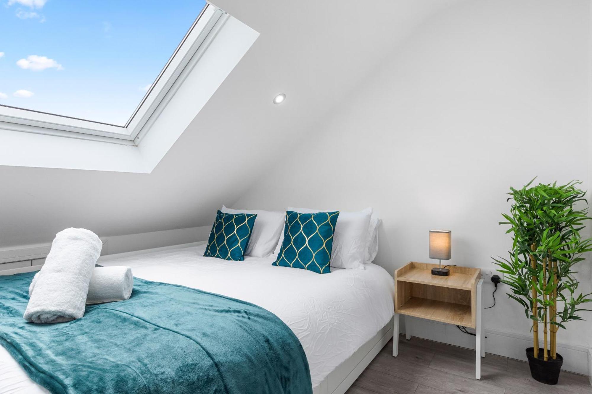 The Sapphire Retreat! 5 Mins To Harry Potter World! Apartment *