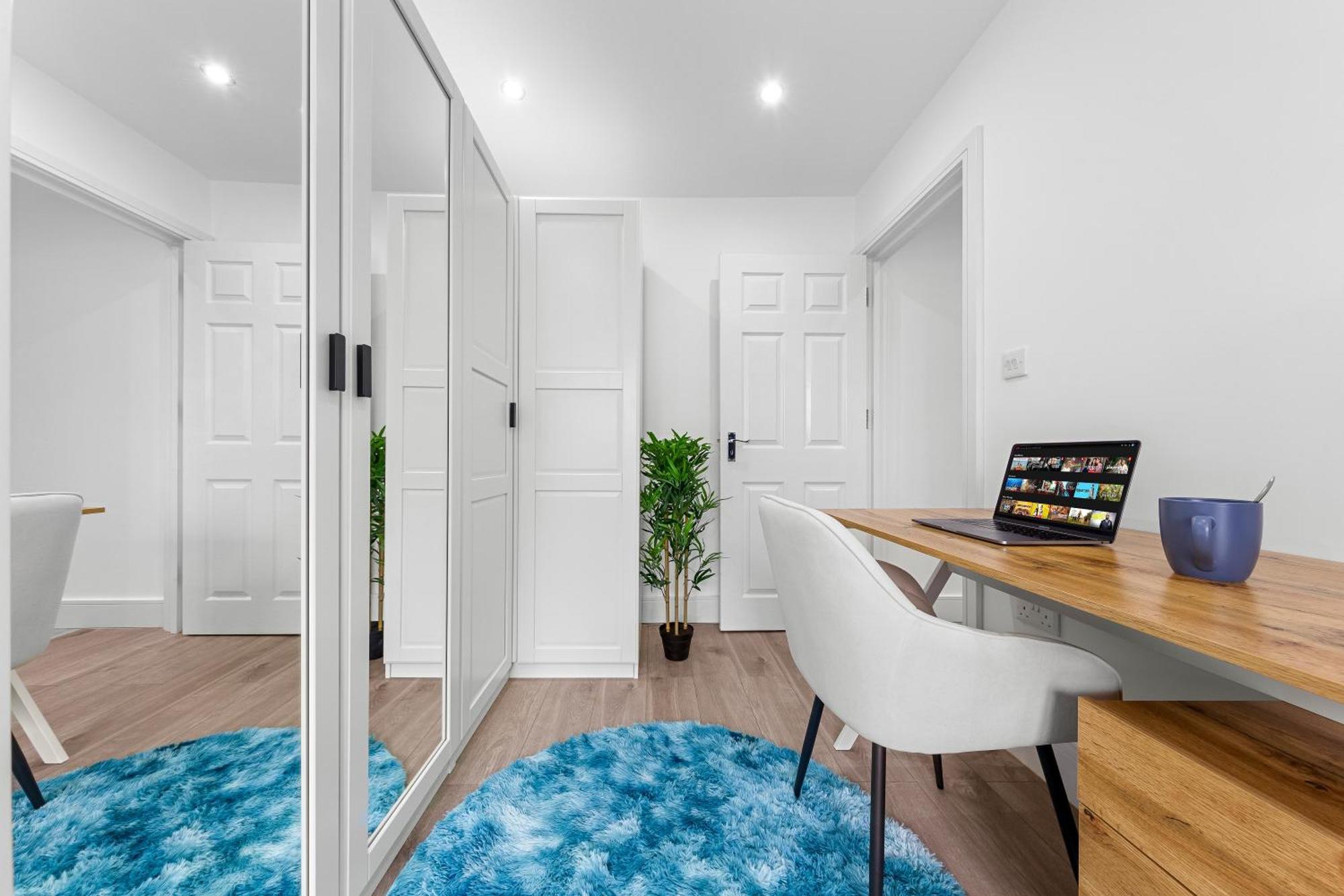 The Sapphire Retreat! 5 Mins To Harry Potter World! Apartment *
