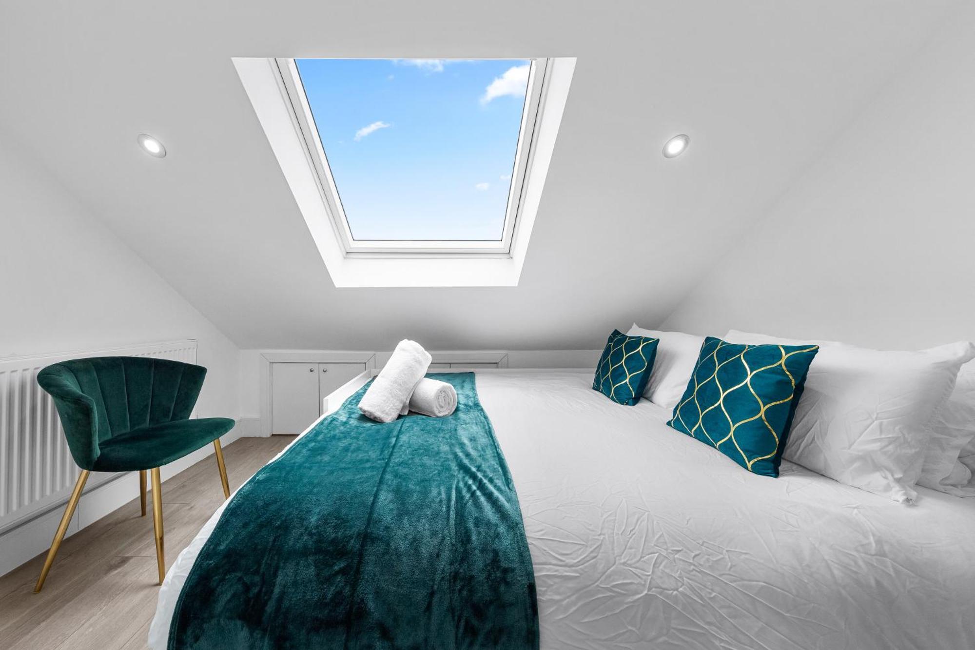 The Sapphire Retreat! 5 Mins To Harry Potter World! * Watford (Hertfordshire)