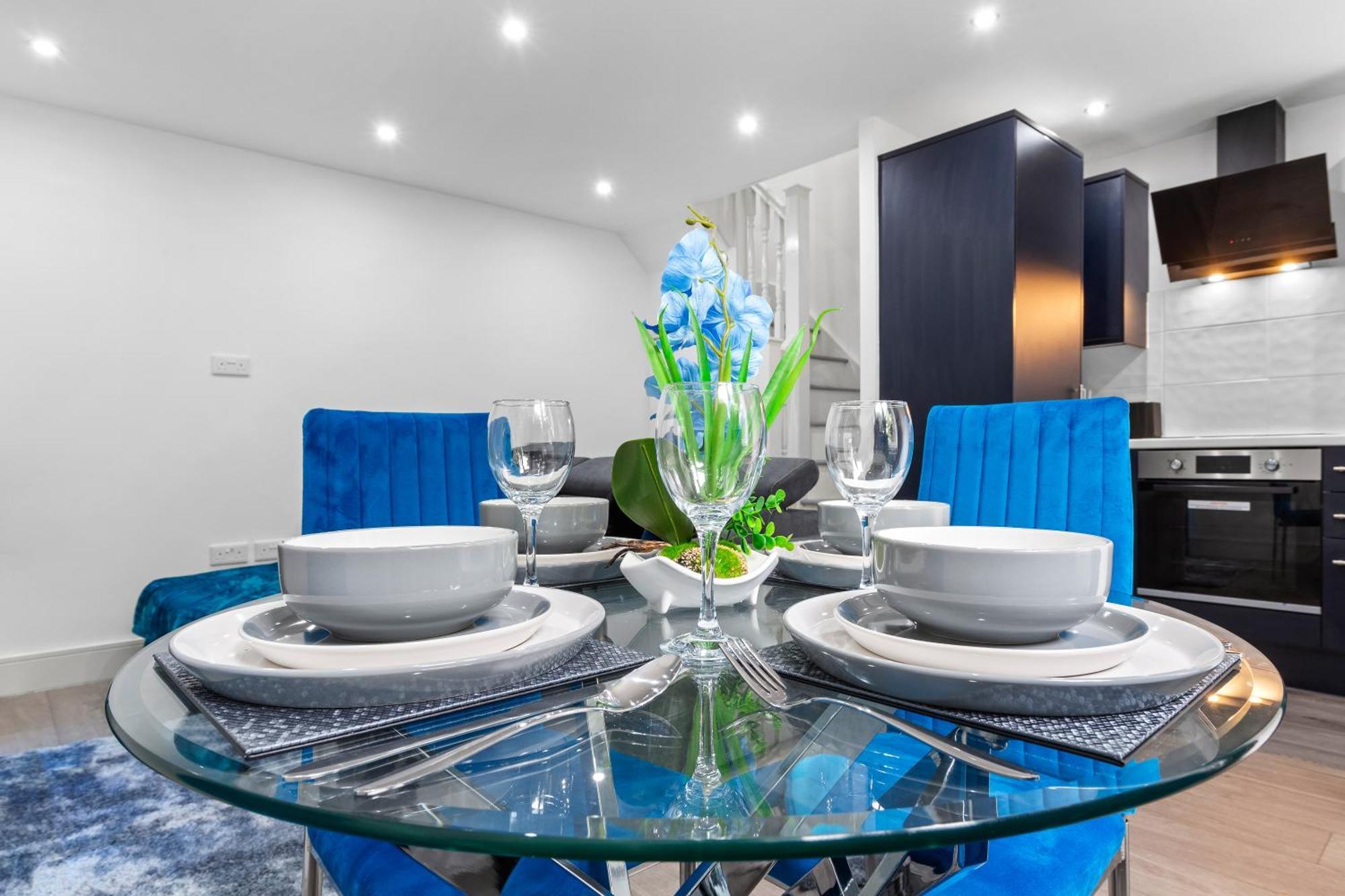 Apartment The Sapphire Retreat! 5 Mins To Harry Potter World! *