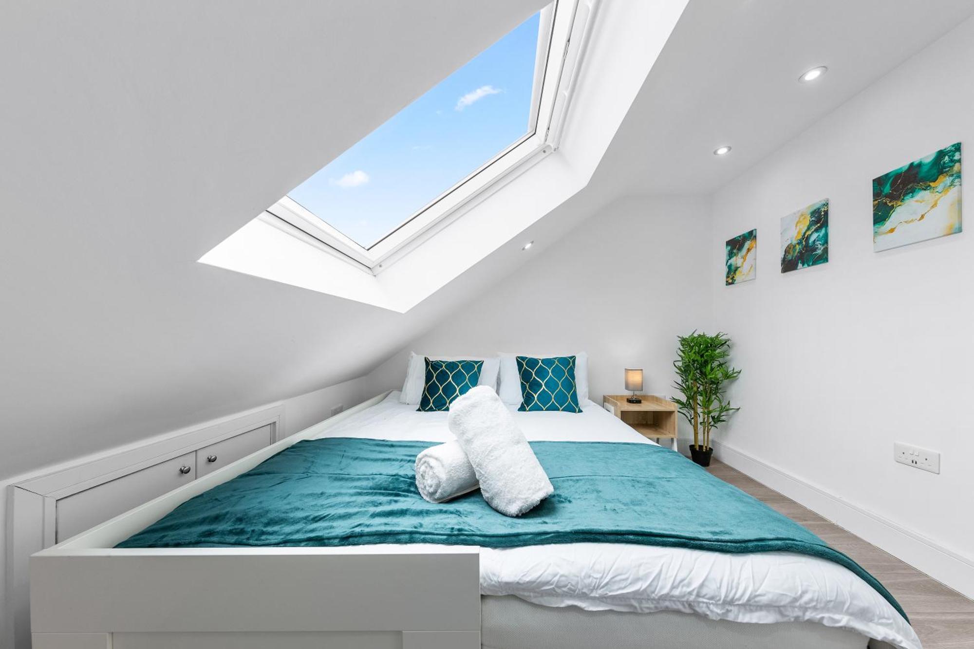 Apartment The Sapphire Retreat! 5 Mins To Harry Potter World! Watford (Hertfordshire)