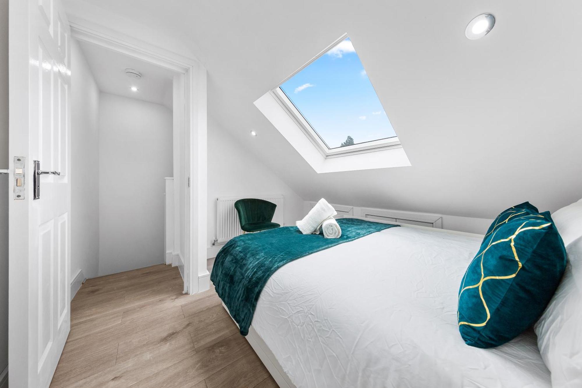 The Sapphire Retreat! 5 Mins To Harry Potter World! Apartment *
